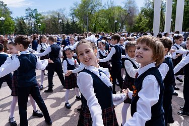 «Вальс Победы» исполнили сегодня в Оренбурге